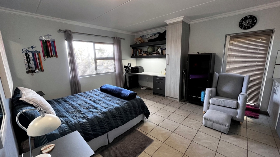 4 Bedroom Property for Sale in Langenhovenpark Free State